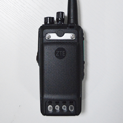 摩托罗拉 SMP458对讲机 小巧轻便 带显示屏 超长待机 手持台